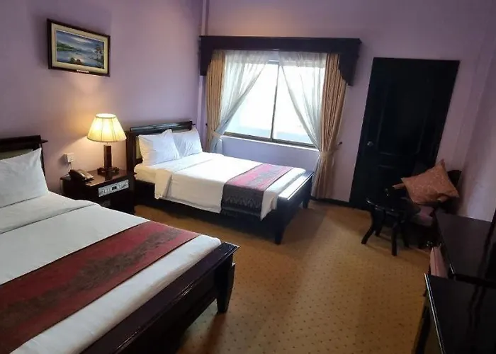 Hotel Ree Mohasambath & 4*